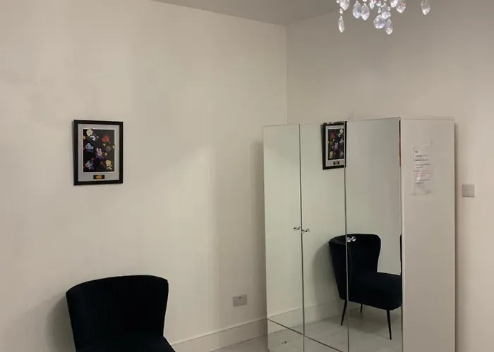 New! Supreme Apartment - Near Tube Stations