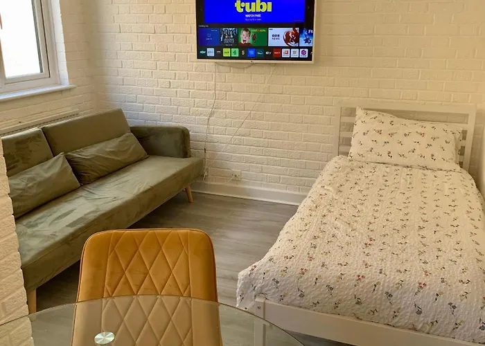New! Supreme Apartment - Near Tube Stations